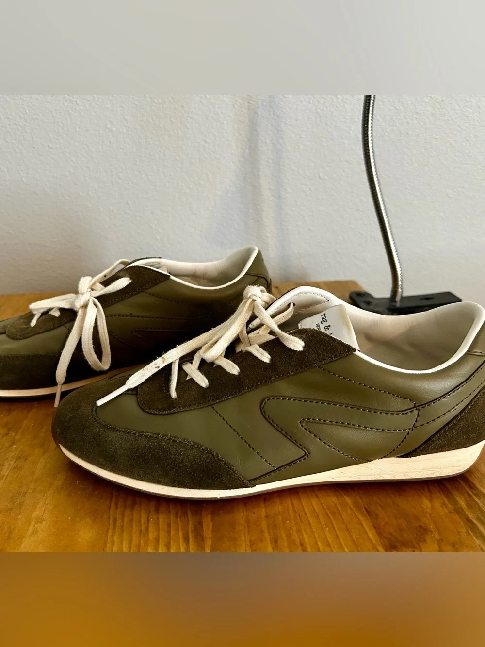 Rag & Bone Retro Runner Slim Sneaker Olive. 40
